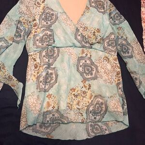 Elegant Women's Top in Blue and Cream